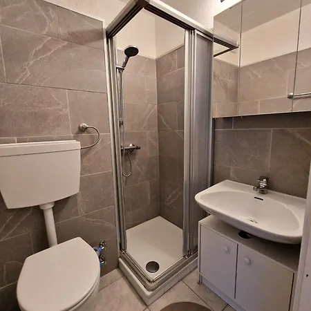 Apartment D05-008